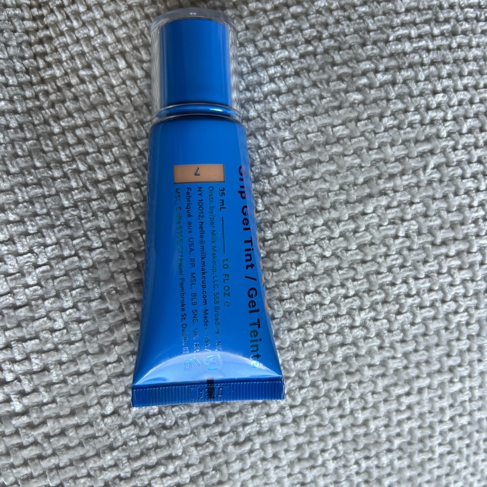 Milk Makeup Hydro Grip Gel Tint - Shade 7 Medium with neutral undertones - Picture 4 of 5